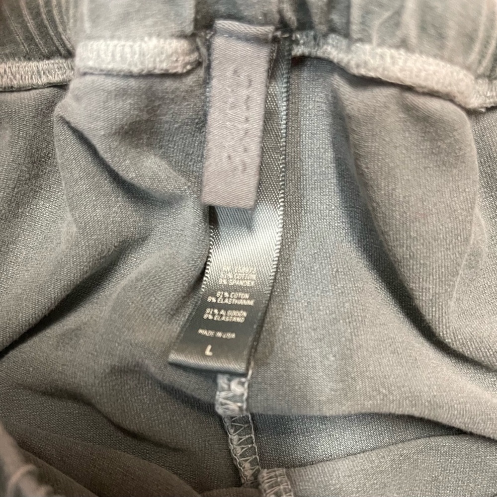 SKIMS Shorts - Picture 3 of 3